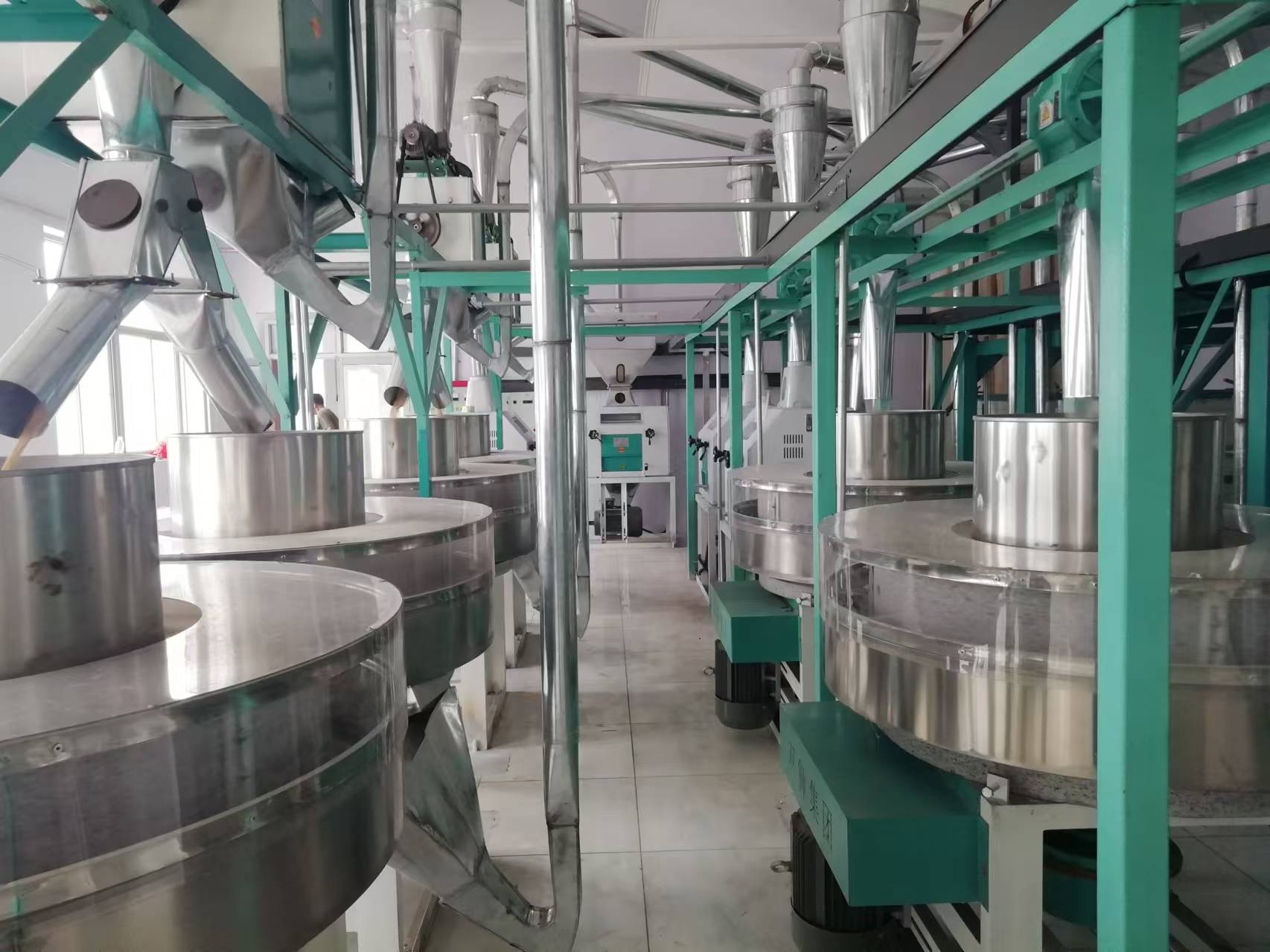 河北省黃驊市石磨面粉機(jī)生產(chǎn)線，日處理小麥30噸